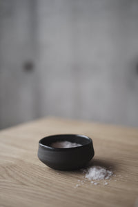 Saltskál úr steinleir / Stoneware salt bowl