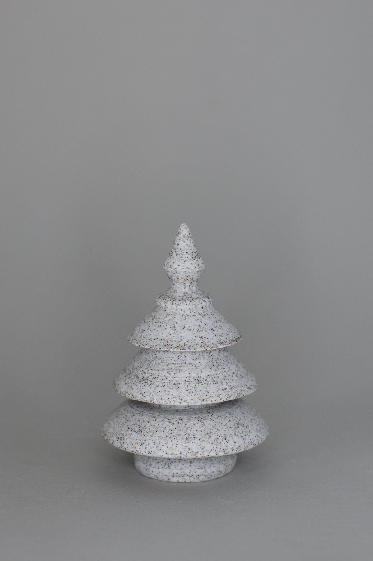 Ker Postulínsjólatré Postulíns jólatré  aska Handmade porcelain and volcanic ash  christmas tree