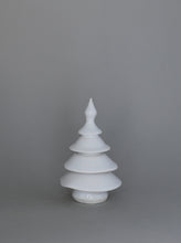 Load image into Gallery viewer, Ker Postulínsjólatré Postulíns jólatré Handmade porcelain christmas tree white
